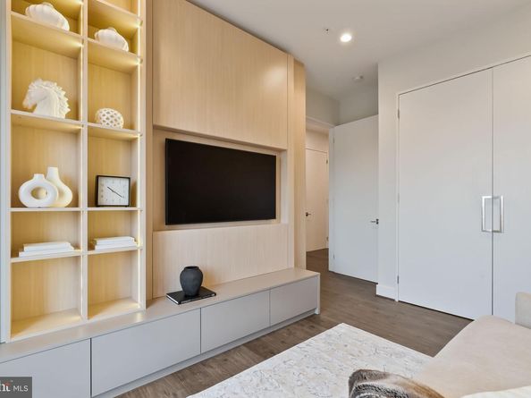 625 Slaters Lane 402, Alexandria VA 22314