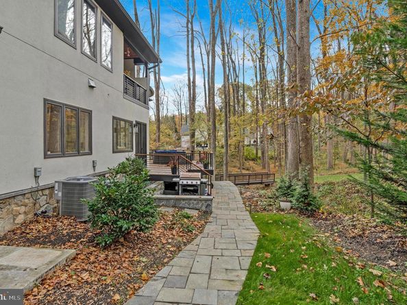 1700 Brookside Lane, Vienna VA 22182