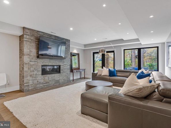 1700 Brookside Lane, Vienna VA 22182