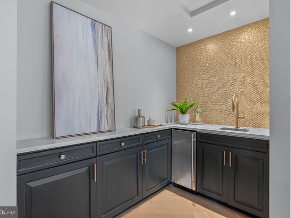 101 Cheswold Lane 2F, Haverford PA 19041