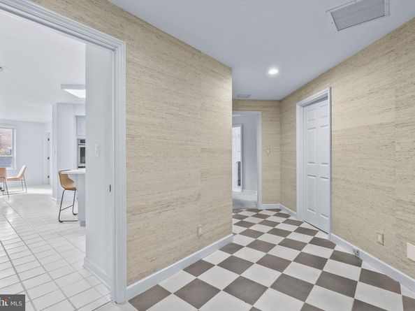 101 Cheswold Lane 2F, Haverford PA 19041