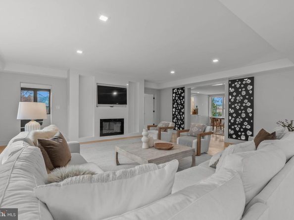 101 Cheswold Lane 2F, Haverford PA 19041