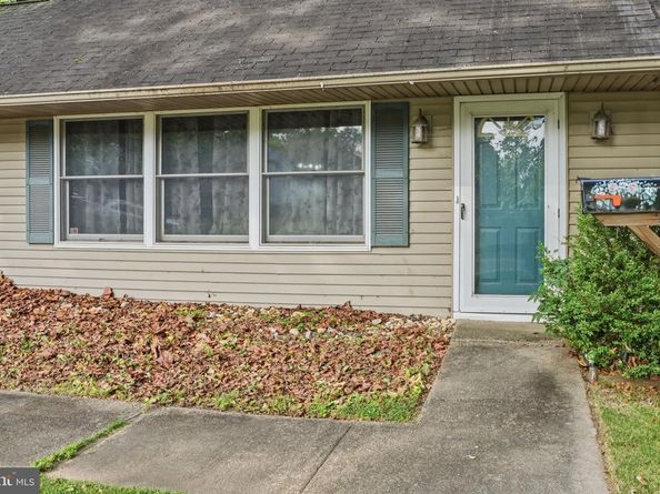 2 Quay Road, Levittown PA 19057
