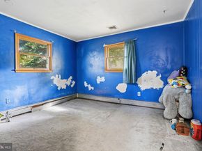 2 Quay Road, Levittown PA 19057