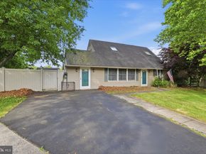 2 Quay Road, Levittown PA 19057