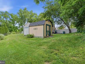 2 Quay Road, Levittown PA 19057