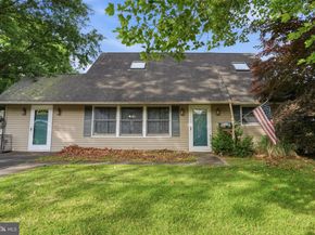2 Quay Road, Levittown PA 19057