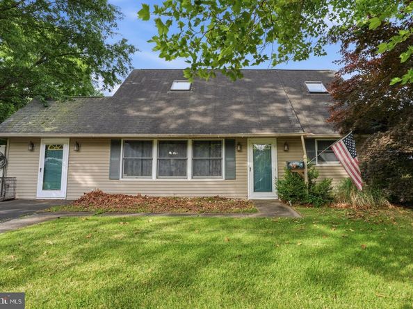 2 Quay Road, Levittown PA 19057