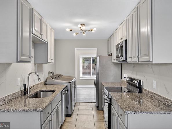 402 Reneau Way, Herndon VA 20170