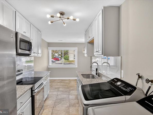 402 Reneau Way, Herndon VA 20170