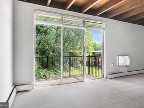 100 E Glenolden Avenue B6, Glenolden PA 19036