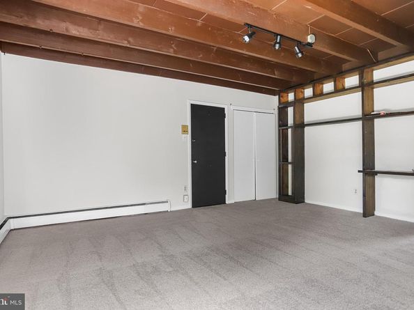 100 E Glenolden Avenue B6, Glenolden PA 19036