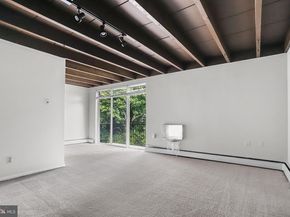 100 E Glenolden Avenue B6, Glenolden PA 19036