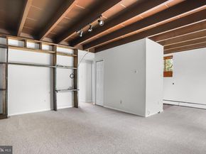 100 E Glenolden Avenue B6, Glenolden PA 19036