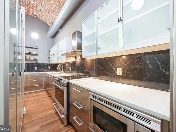105 S 12TH Street 402, Philadelphia PA 19107