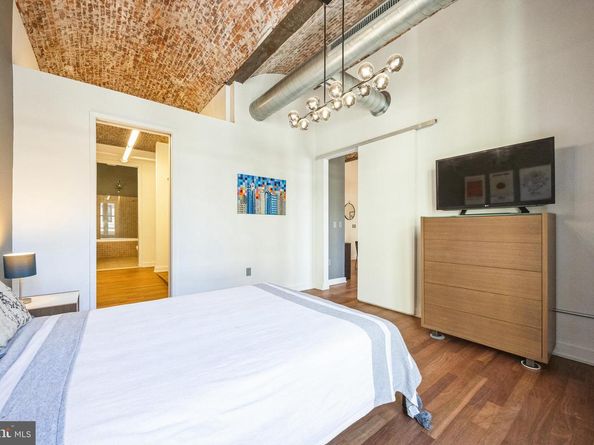 105 S 12TH Street 402, Philadelphia PA 19107