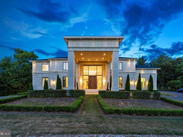 8880 Bradley Boulevard, Bethesda MD 20817