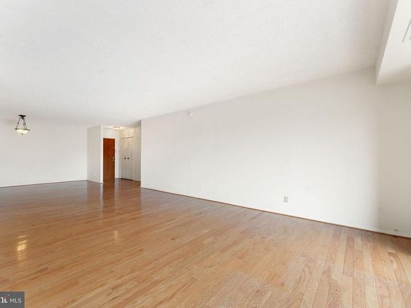 1800 Old Meadow Road 1218, Mclean VA 22102