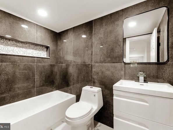 7101 N Mount Pleasant Place, Philadelphia PA 19119