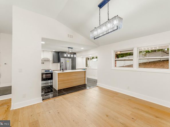 7101 N Mount Pleasant Place, Philadelphia PA 19119