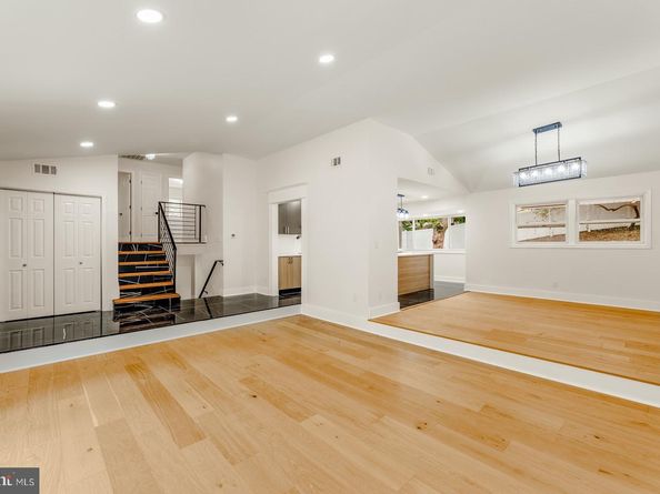 7101 N Mount Pleasant Place, Philadelphia PA 19119