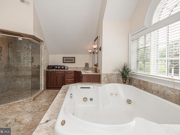 14 Old Cabin Road, Newtown PA 18940