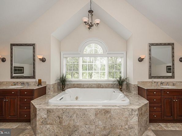 14 Old Cabin Road, Newtown PA 18940