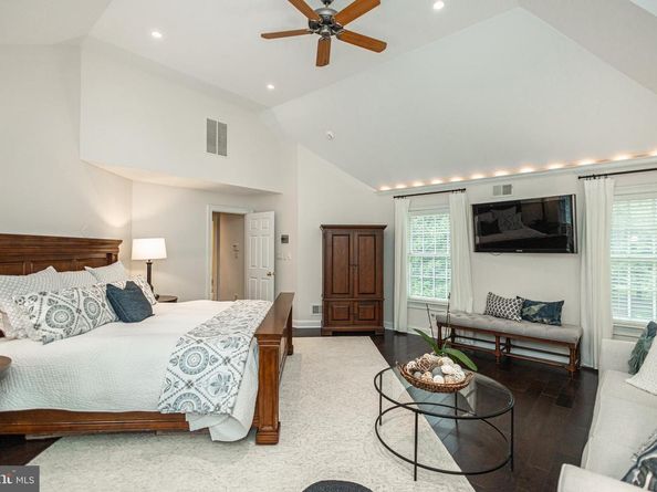 14 Old Cabin Road, Newtown PA 18940