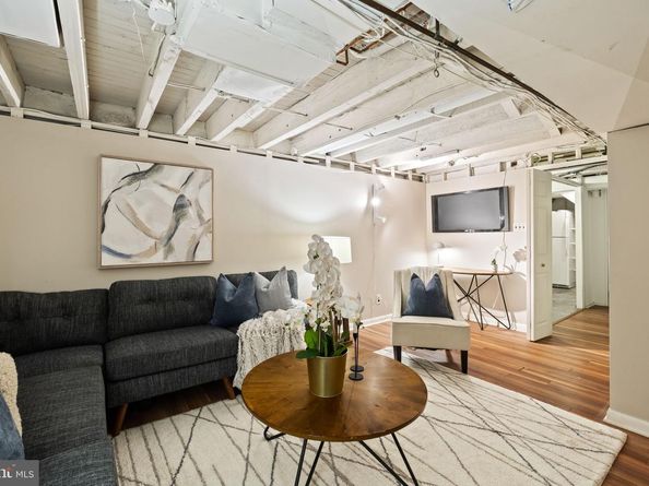 1214 Pine Street, Philadelphia PA 19107