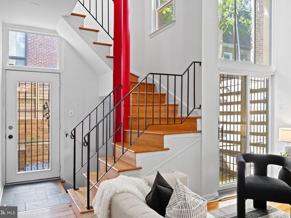1214 Pine Street, Philadelphia PA 19107