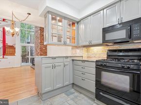 1214 Pine Street, Philadelphia PA 19107