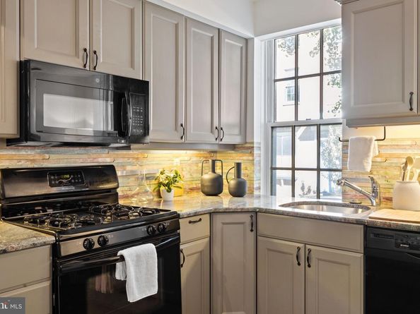 1214 Pine Street, Philadelphia PA 19107