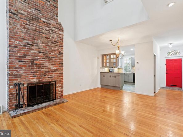 1214 Pine Street, Philadelphia PA 19107