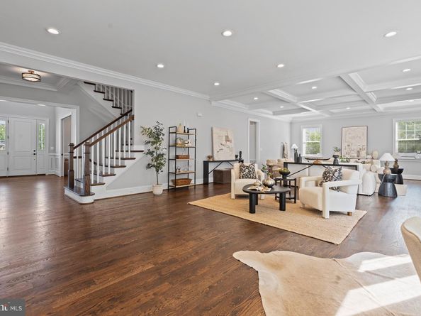 7606 Leonard Drive, Falls Church VA 22043