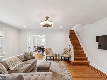 92 W Plumstead Avenue