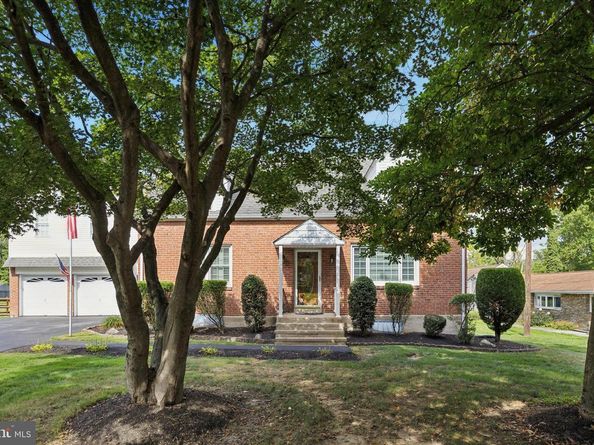 1581 Heather Road, Huntingdon Valley PA 19006