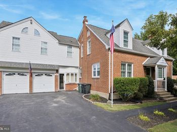 1581 Heather Road