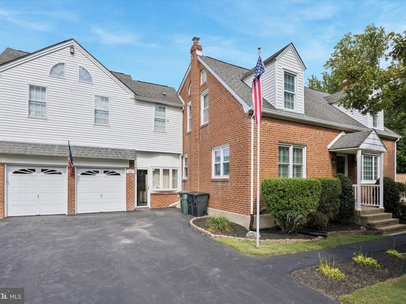 1581 Heather Road, Huntingdon Valley PA 19006