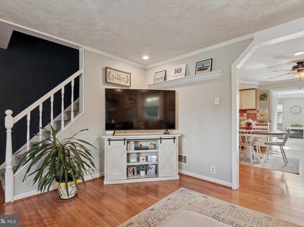 102 Earl Lane, Hatboro PA 19040