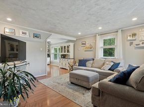 102 Earl Lane, Hatboro PA 19040