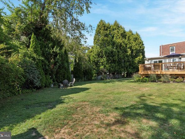 102 Earl Lane, Hatboro PA 19040