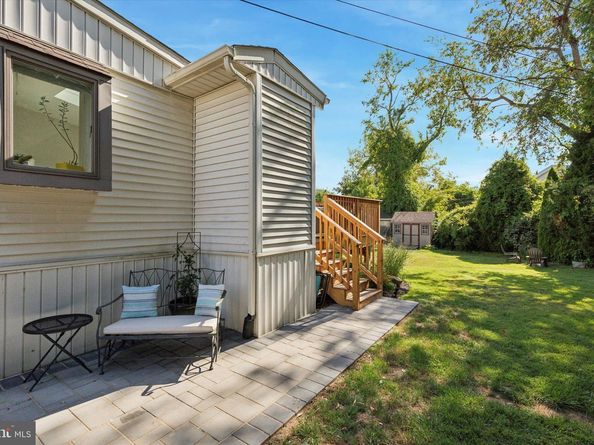 102 Earl Lane, Hatboro PA 19040