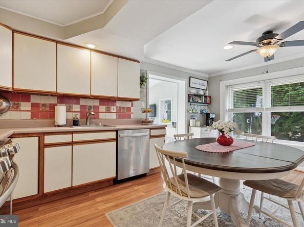 102 Earl Lane, Hatboro PA 19040