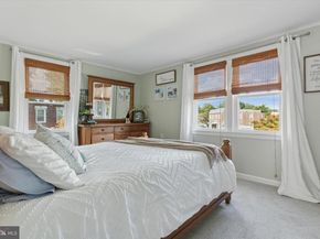 102 Earl Lane, Hatboro PA 19040