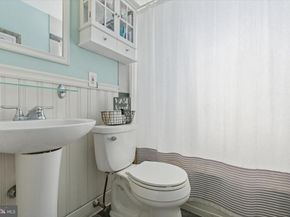 102 Earl Lane, Hatboro PA 19040