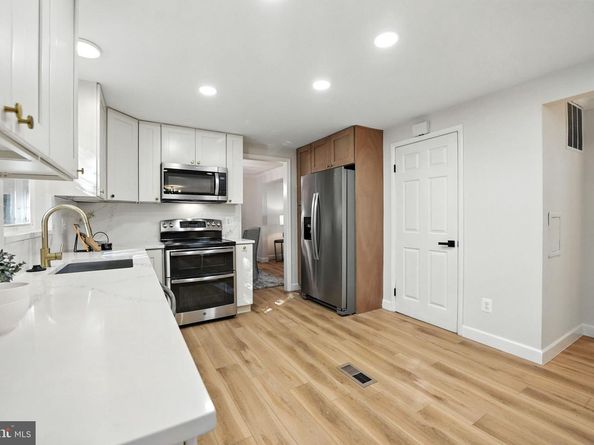 12817 Framingham Court, Herndon VA 20171