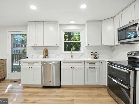 12817 Framingham Court, Herndon VA 20171