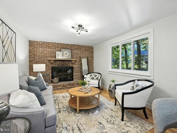 12817 Framingham Court, Herndon VA 20171