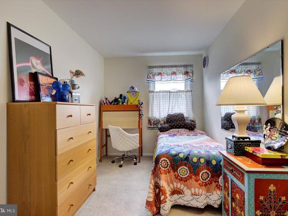728 Livezey Lane, Philadelphia PA 19128