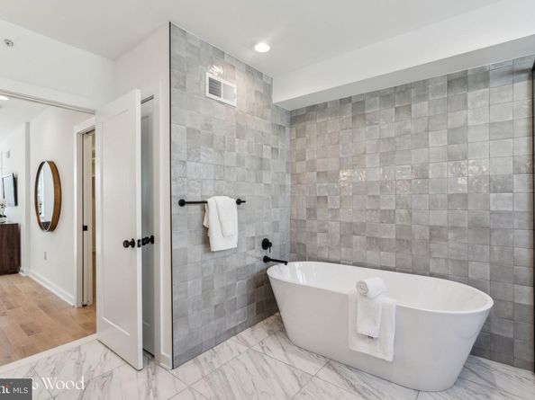 950 N 6TH Street, Philadelphia PA 19123